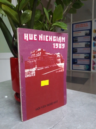 HUẾ NIÊN GIÁM 1989 