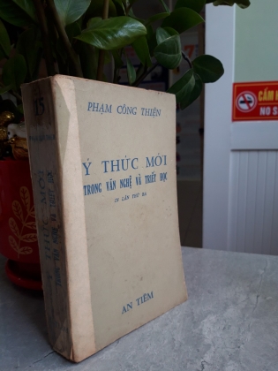 Ý THỨC MỚI TRONG VĂN NGHỆ VÀ TRIẾT HỌC 