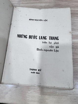 NHỮNG BƯỚC LANG THANG TRÊN HÈ PHỐ CỦA GÃ BÌNH NGUYÊN LỘC