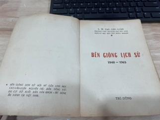 BÊN GIÒNG LỊCH SỬ - CAO VĂN LUẬN