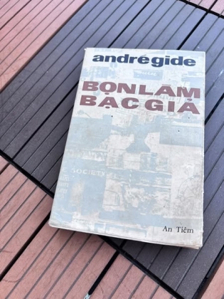 BỌN LÀM BẠC GIẢ - André Gide